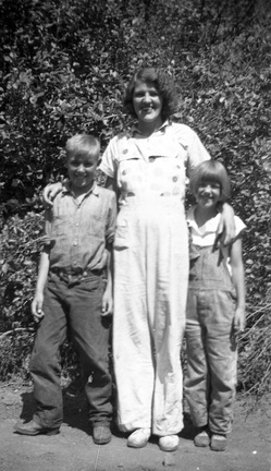 Bob, Nettie, Louise (1938)